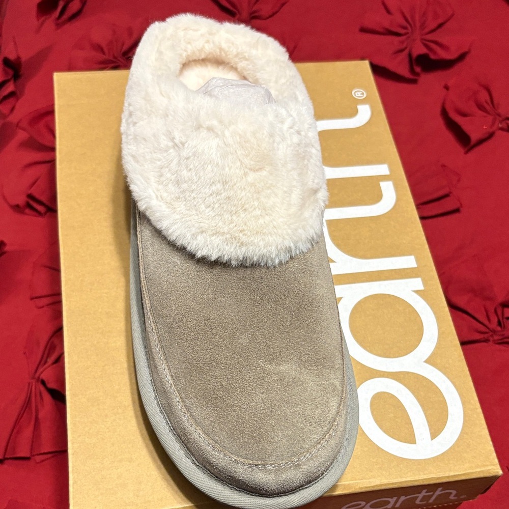 Earth Women's Cozy Tan Slippers